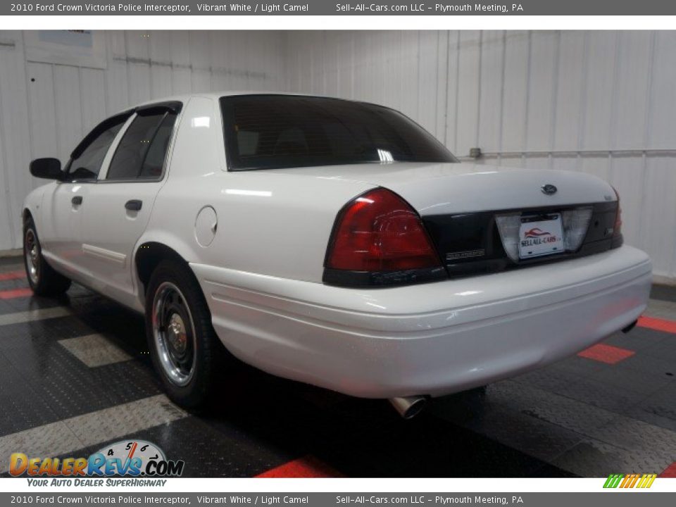 2010 Ford Crown Victoria Police Interceptor Vibrant White / Light Camel Photo #10