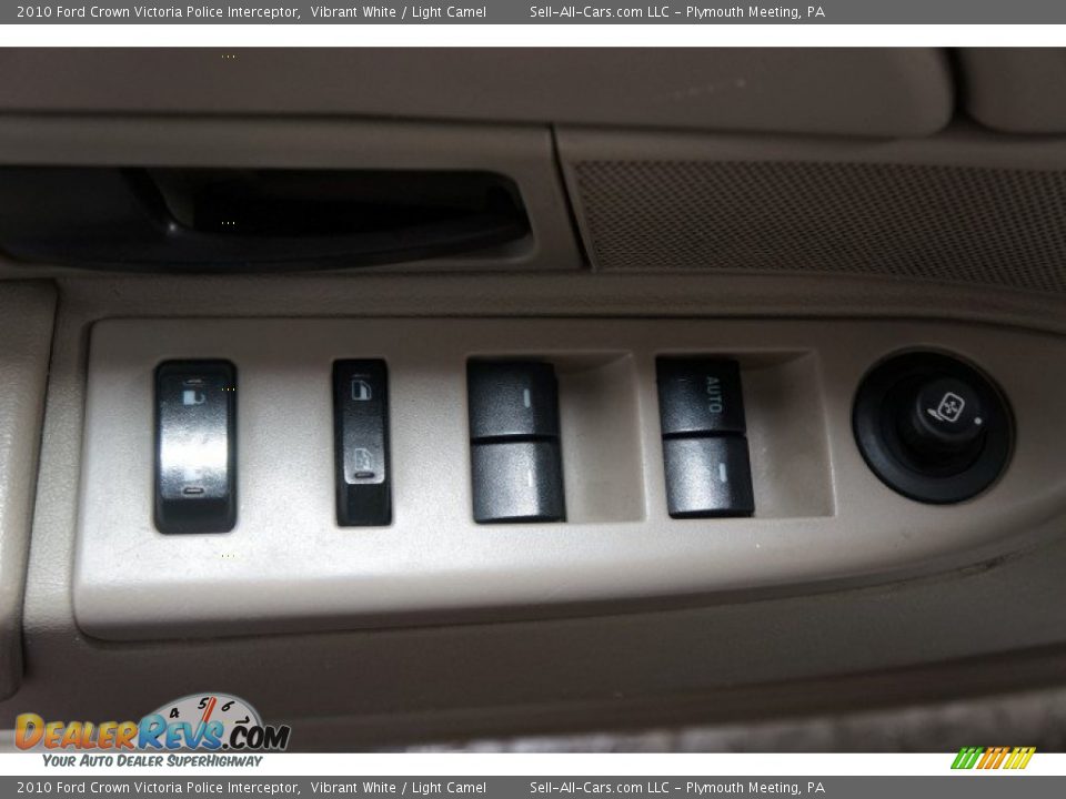 2010 Ford Crown Victoria Police Interceptor Vibrant White / Light Camel Photo #13