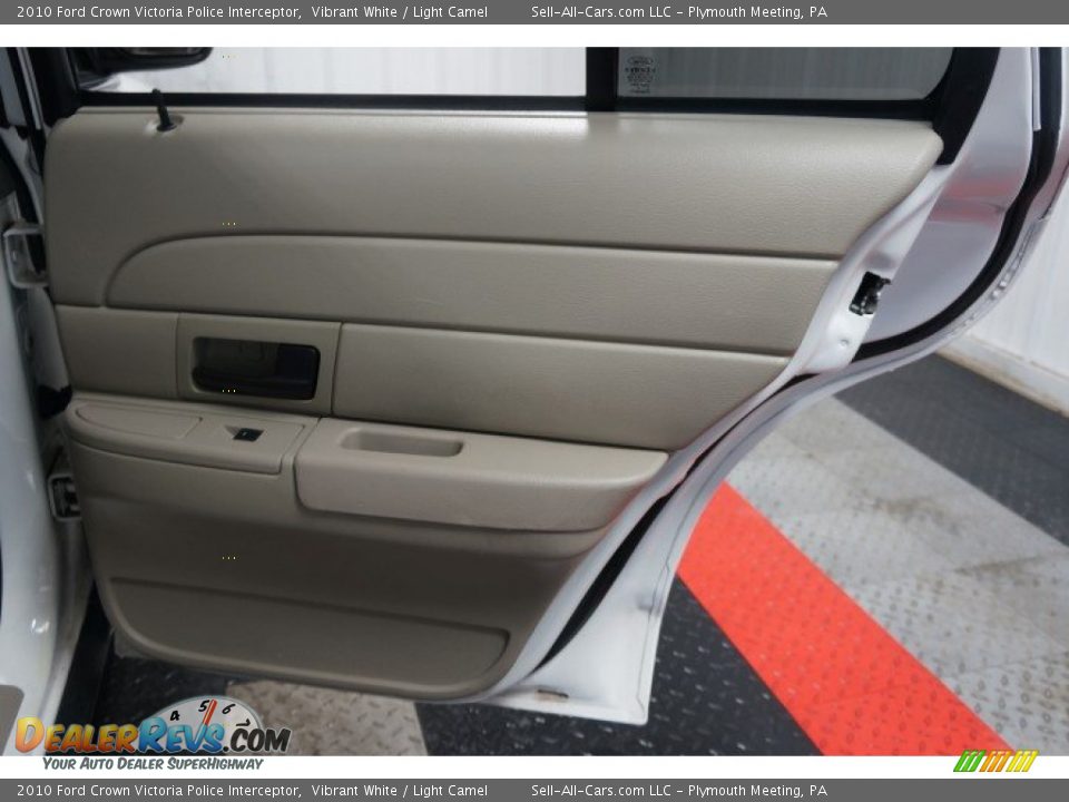 2010 Ford Crown Victoria Police Interceptor Vibrant White / Light Camel Photo #16
