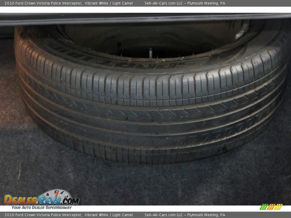 2010 Ford Crown Victoria Police Interceptor Vibrant White / Light Camel Photo #19