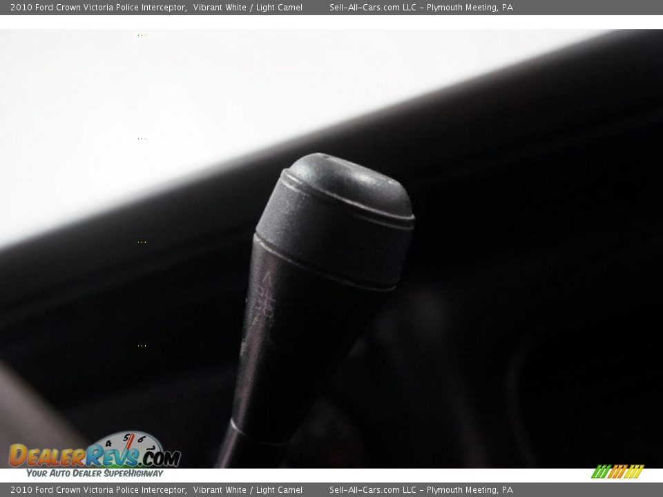 2010 Ford Crown Victoria Police Interceptor Vibrant White / Light Camel Photo #24