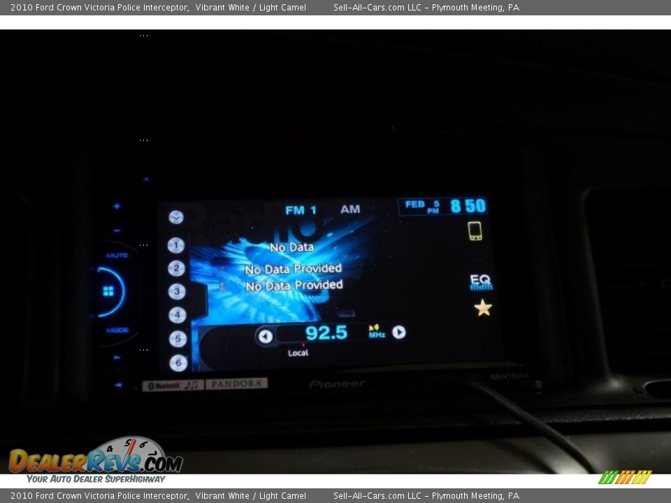 2010 Ford Crown Victoria Police Interceptor Vibrant White / Light Camel Photo #28