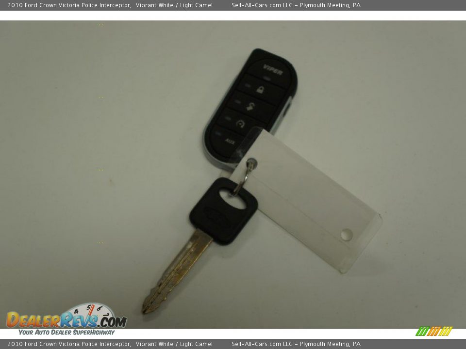 2010 Ford Crown Victoria Police Interceptor Vibrant White / Light Camel Photo #32