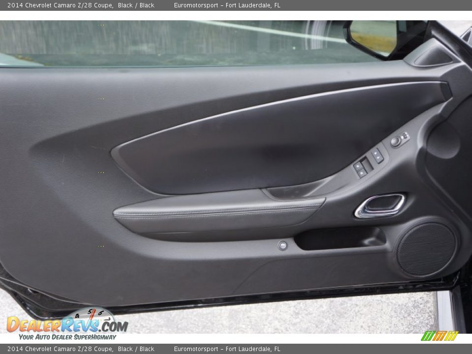 Door Panel of 2014 Chevrolet Camaro Z/28 Coupe Photo #17