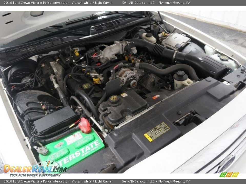 2010 Ford Crown Victoria Police Interceptor Vibrant White / Light Camel Photo #35
