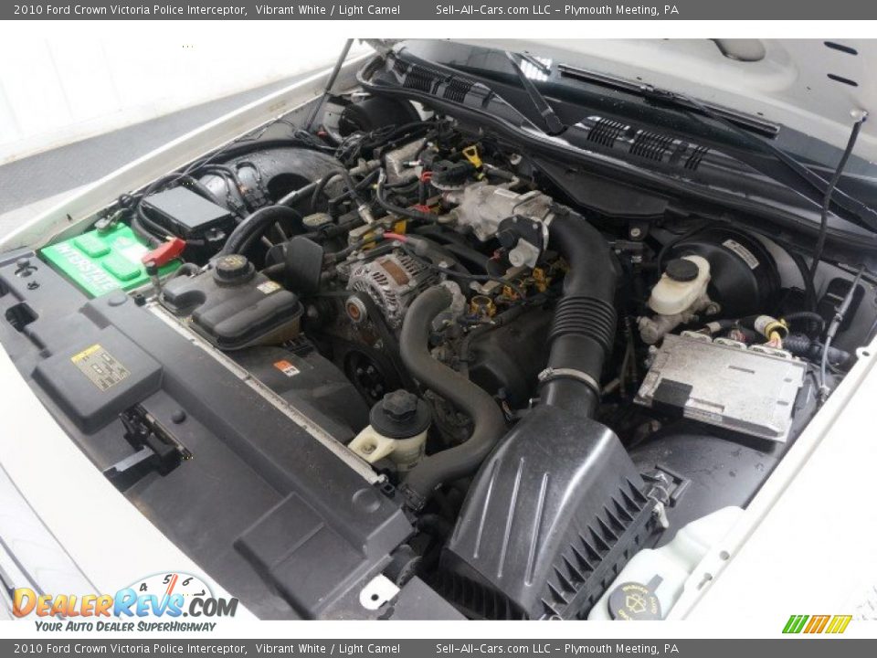 2010 Ford Crown Victoria Police Interceptor Vibrant White / Light Camel Photo #36