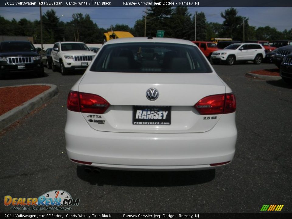 2011 Volkswagen Jetta SE Sedan Candy White / Titan Black Photo #2