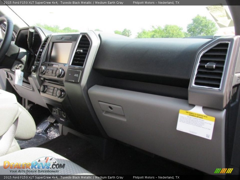 2015 Ford F150 XLT SuperCrew 4x4 Tuxedo Black Metallic / Medium Earth Gray Photo #18