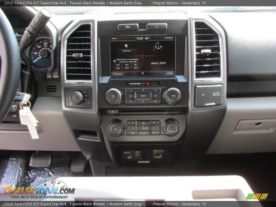 2015 Ford F150 XLT SuperCrew 4x4 Tuxedo Black Metallic / Medium Earth Gray Photo #26