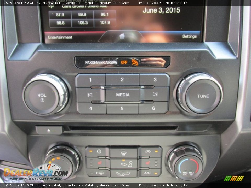2015 Ford F150 XLT SuperCrew 4x4 Tuxedo Black Metallic / Medium Earth Gray Photo #28