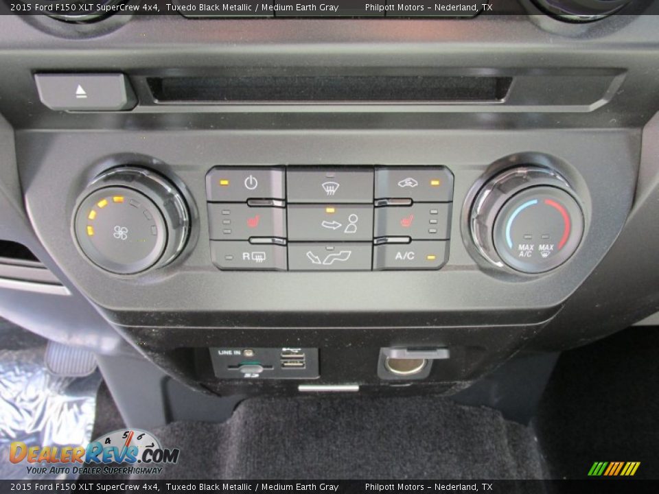 2015 Ford F150 XLT SuperCrew 4x4 Tuxedo Black Metallic / Medium Earth Gray Photo #29