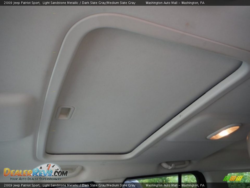 2009 Jeep Patriot Sport Light Sandstone Metallic / Dark Slate Gray/Medium Slate Gray Photo #17
