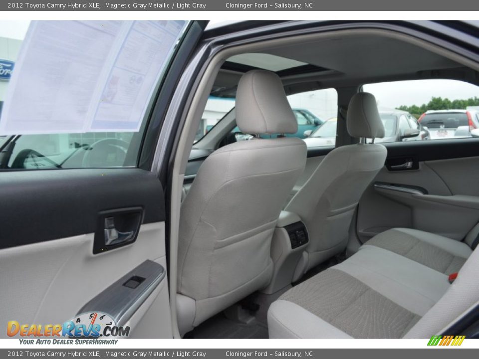 2012 Toyota Camry Hybrid XLE Magnetic Gray Metallic / Light Gray Photo #13