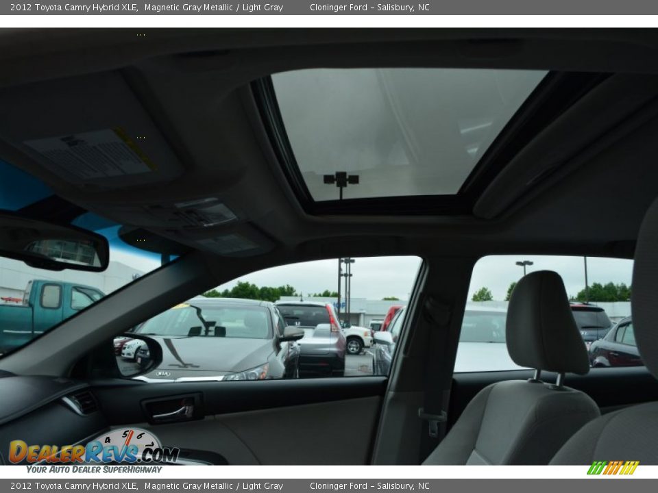 2012 Toyota Camry Hybrid XLE Magnetic Gray Metallic / Light Gray Photo #18