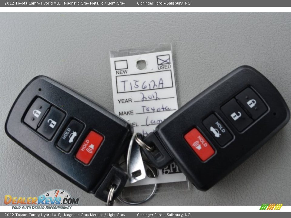 2012 Toyota Camry Hybrid XLE Magnetic Gray Metallic / Light Gray Photo #31