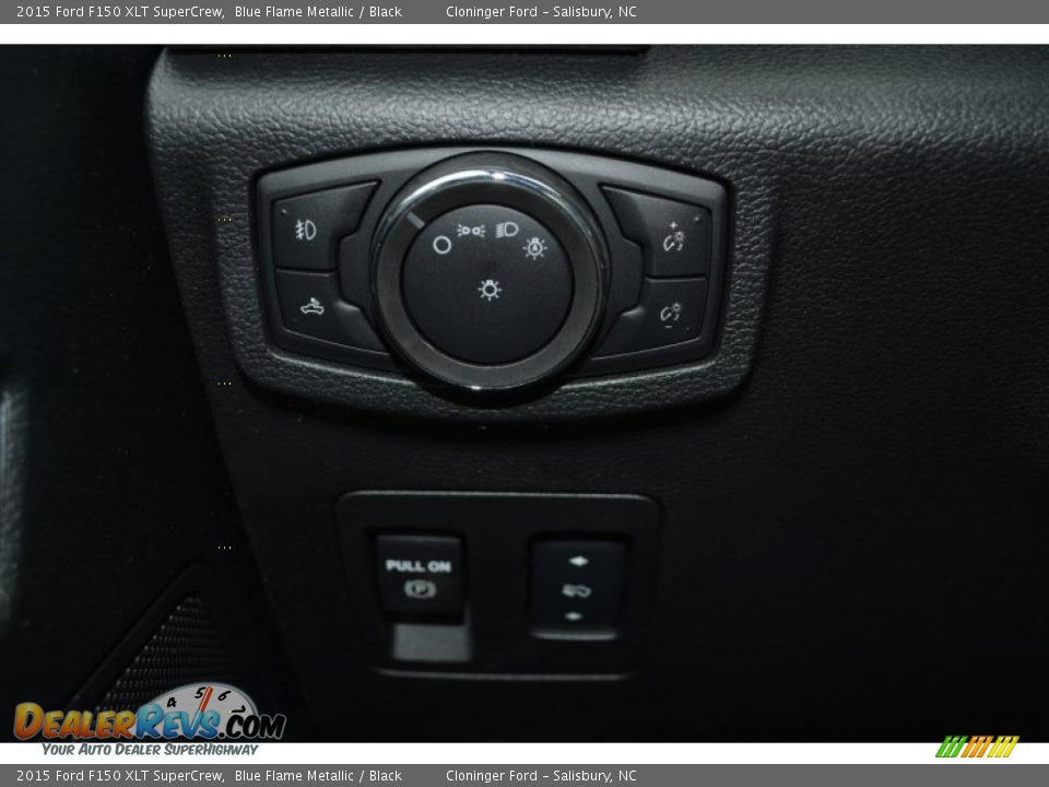 Controls of 2015 Ford F150 XLT SuperCrew Photo #22
