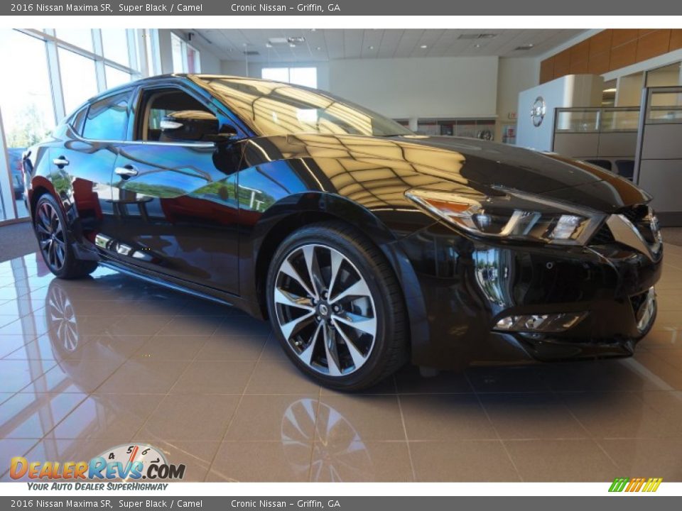 Front 3/4 View of 2016 Nissan Maxima SR Photo #5