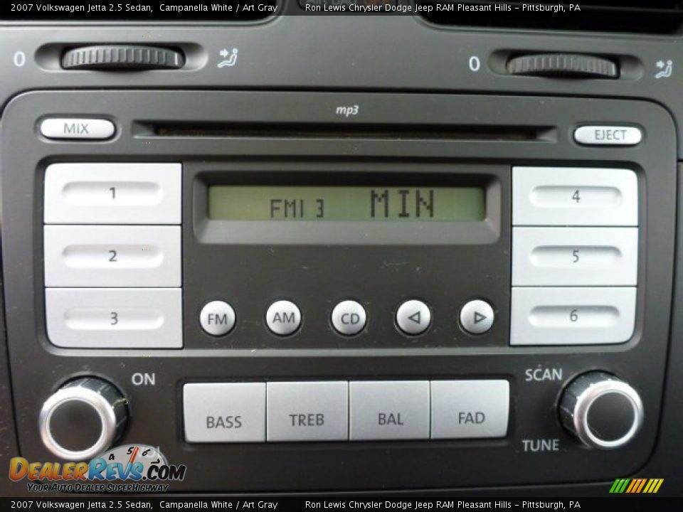 2007 Volkswagen Jetta 2.5 Sedan Campanella White / Art Gray Photo #18