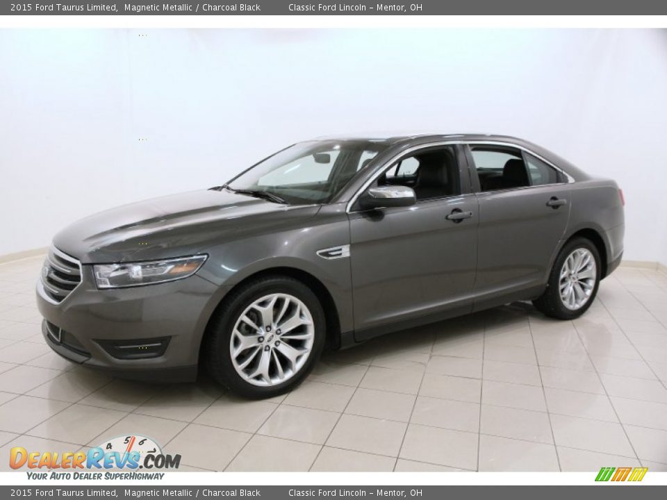 Front 3/4 View of 2015 Ford Taurus Limited Photo #3