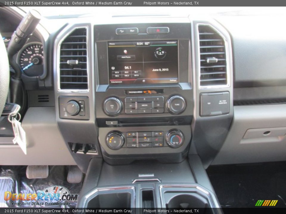 2015 Ford F150 XLT SuperCrew 4x4 Oxford White / Medium Earth Gray Photo #26