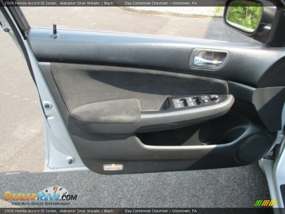 2006 Honda Accord SE Sedan Alabaster Silver Metallic / Black Photo #16