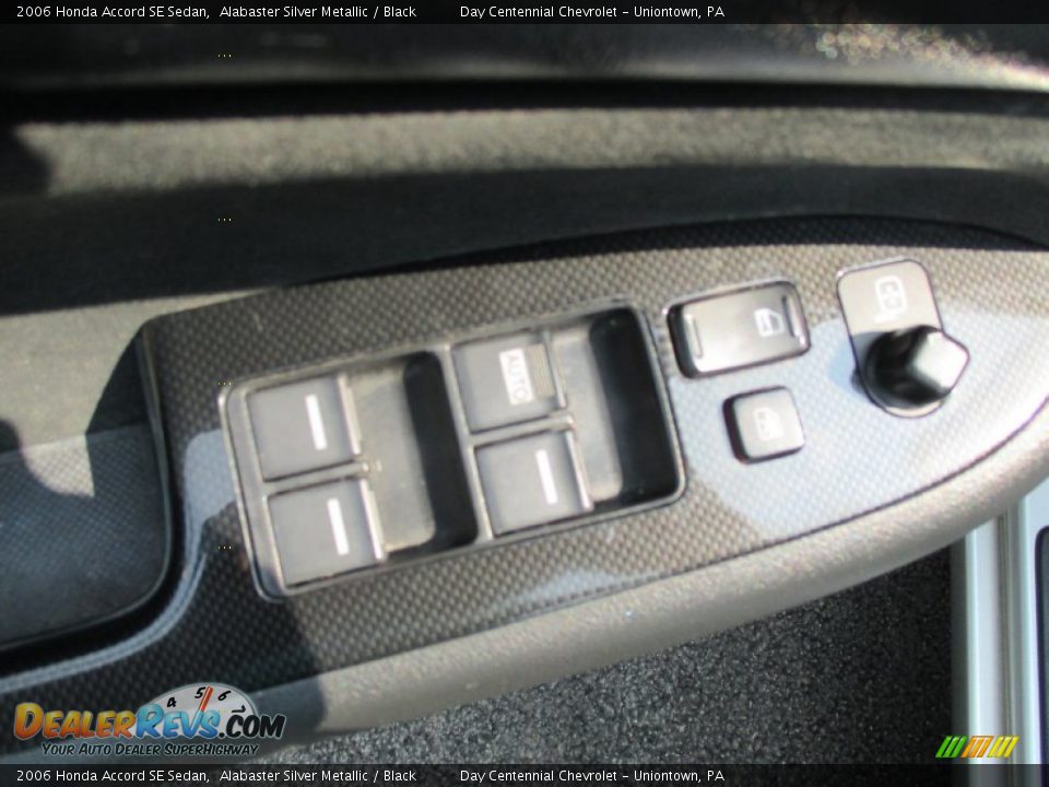 2006 Honda Accord SE Sedan Alabaster Silver Metallic / Black Photo #17