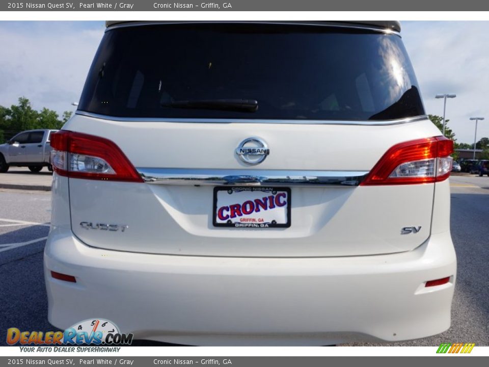 2015 Nissan Quest SV Pearl White / Gray Photo #4