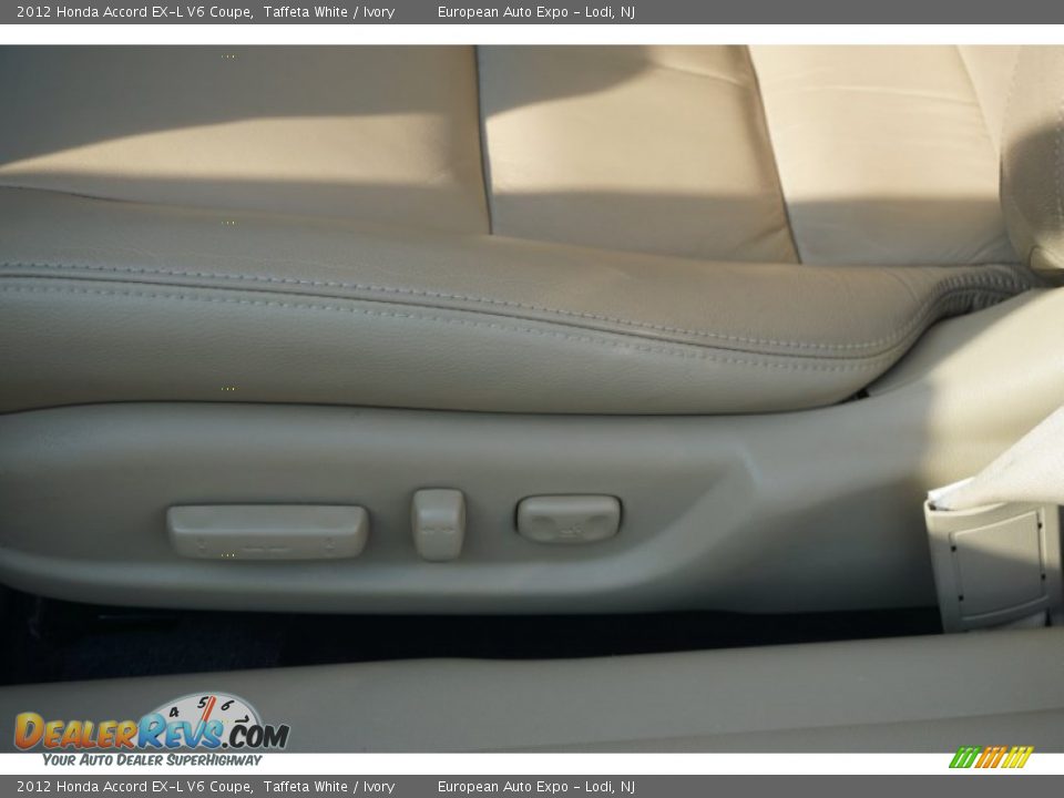2012 Honda Accord EX-L V6 Coupe Taffeta White / Ivory Photo #31