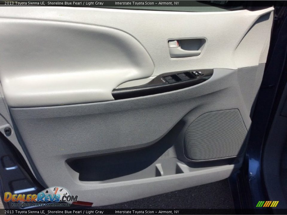 2013 Toyota Sienna LE Shoreline Blue Pearl / Light Gray Photo #7