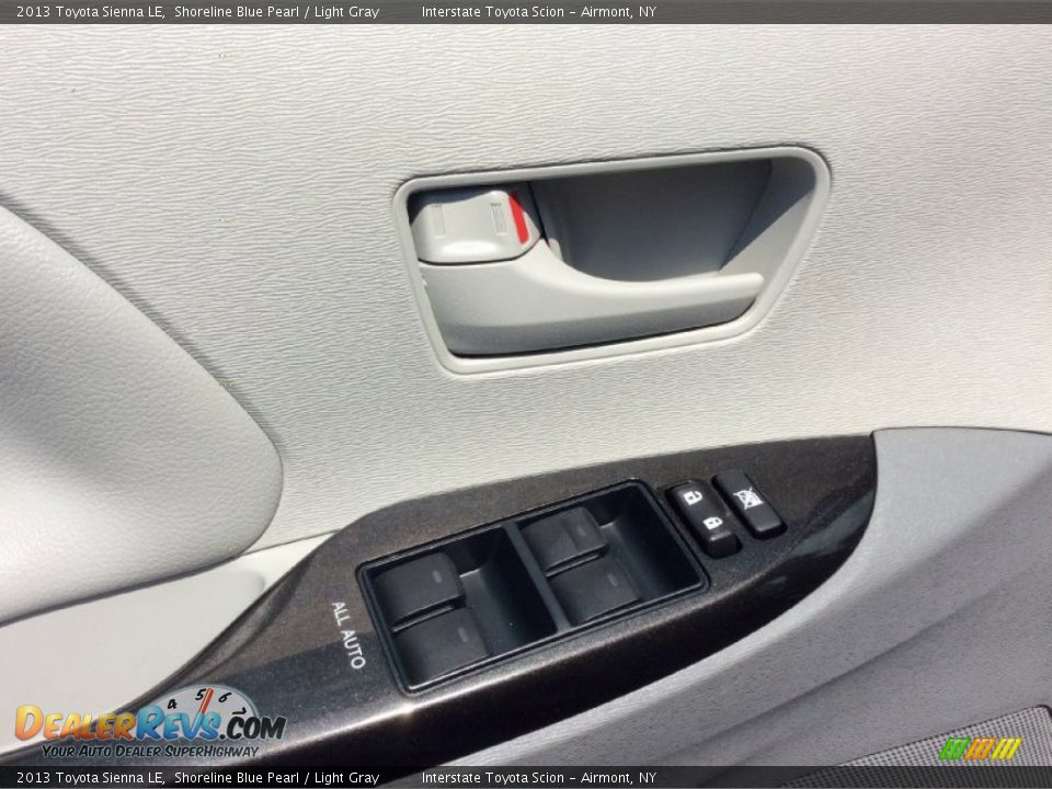 2013 Toyota Sienna LE Shoreline Blue Pearl / Light Gray Photo #8