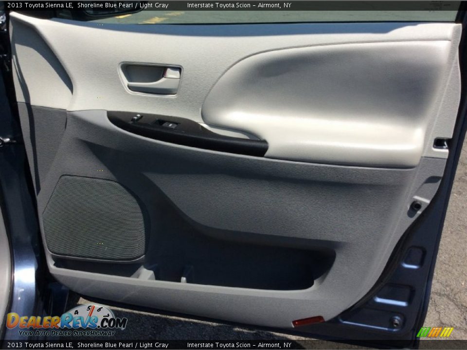 2013 Toyota Sienna LE Shoreline Blue Pearl / Light Gray Photo #18