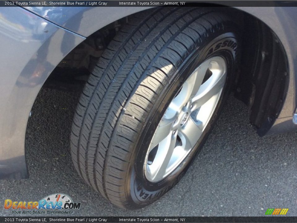 2013 Toyota Sienna LE Shoreline Blue Pearl / Light Gray Photo #21