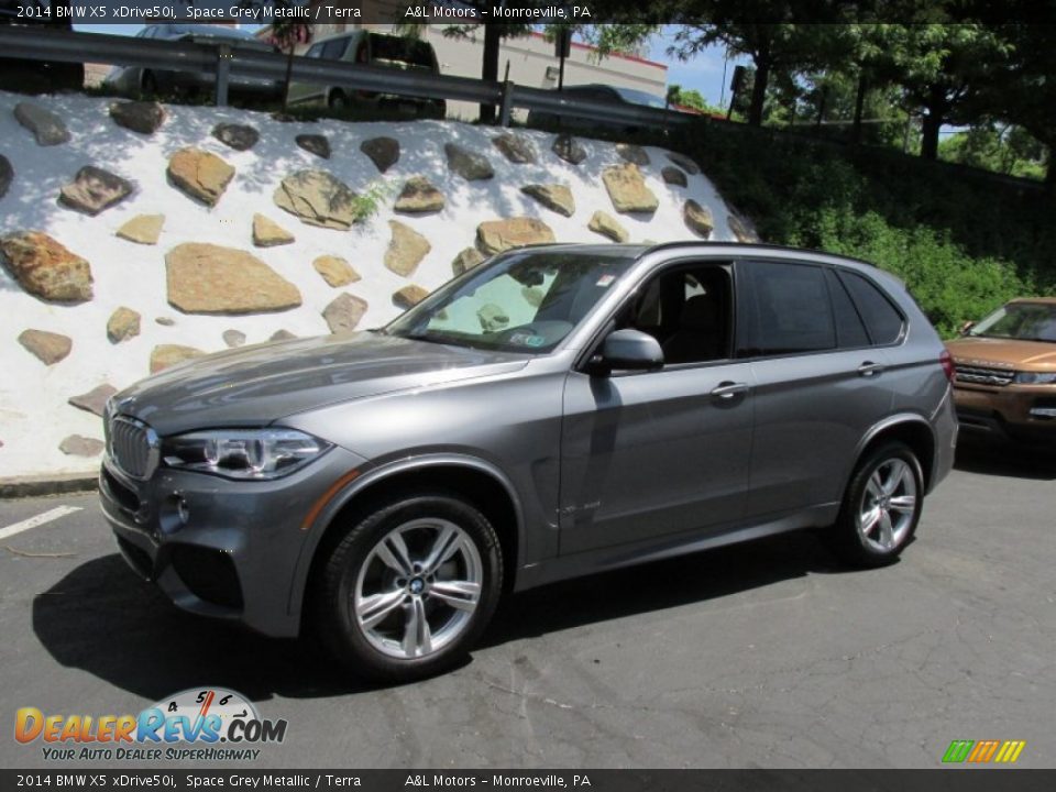 Front 3/4 View of 2014 BMW X5 xDrive50i Photo #1