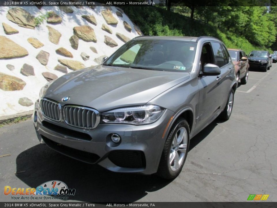 Front 3/4 View of 2014 BMW X5 xDrive50i Photo #9