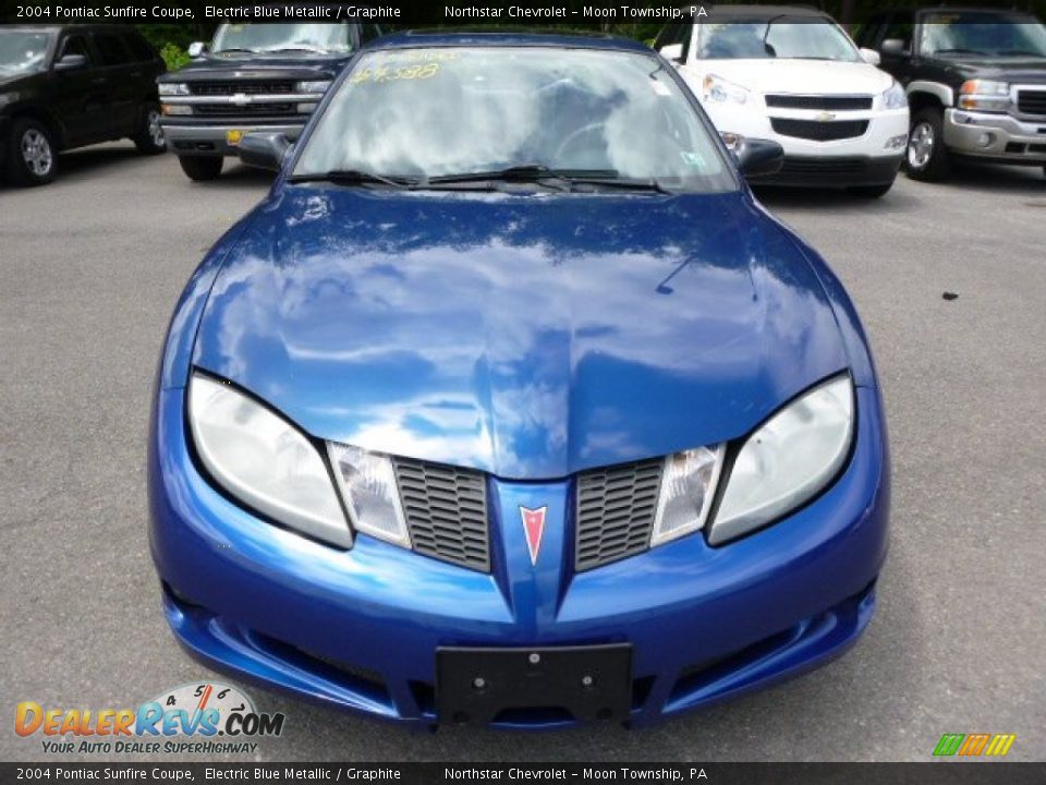 2004 Pontiac Sunfire Coupe Electric Blue Metallic / Graphite Photo #6