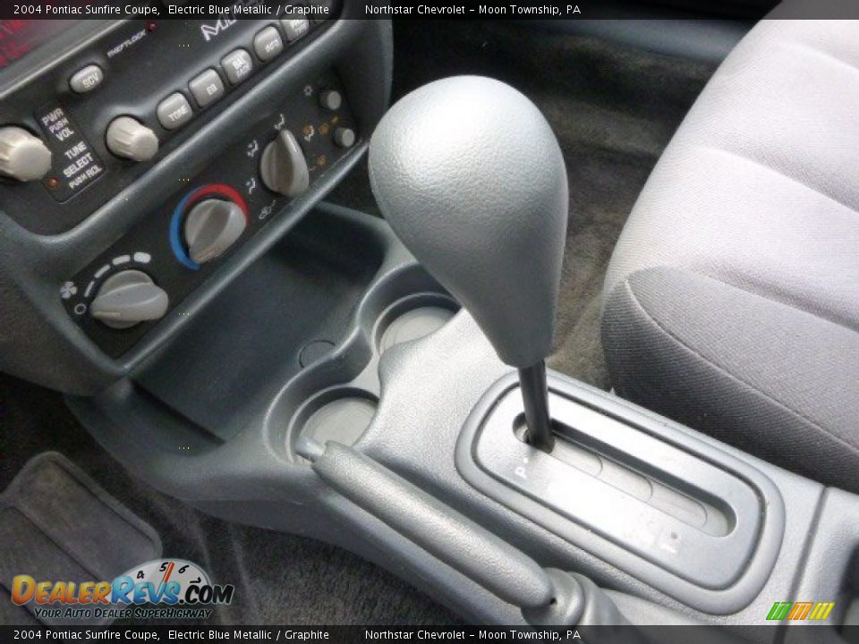 2004 Pontiac Sunfire Coupe Electric Blue Metallic / Graphite Photo #12