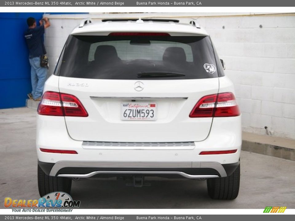 2013 Mercedes-Benz ML 350 4Matic Arctic White / Almond Beige Photo #9