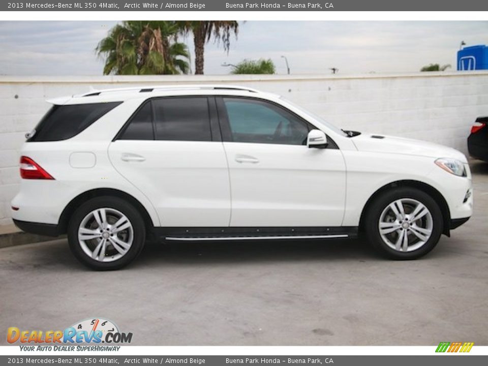 2013 Mercedes-Benz ML 350 4Matic Arctic White / Almond Beige Photo #10