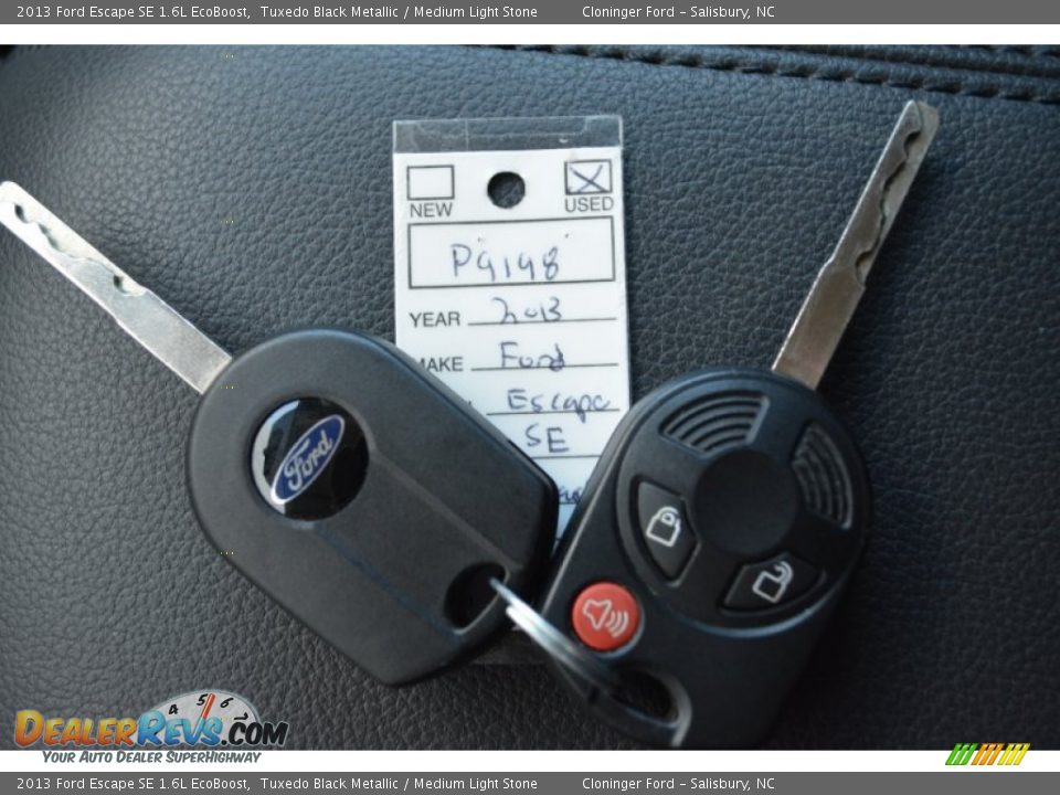 2013 Ford Escape SE 1.6L EcoBoost Tuxedo Black Metallic / Medium Light Stone Photo #30