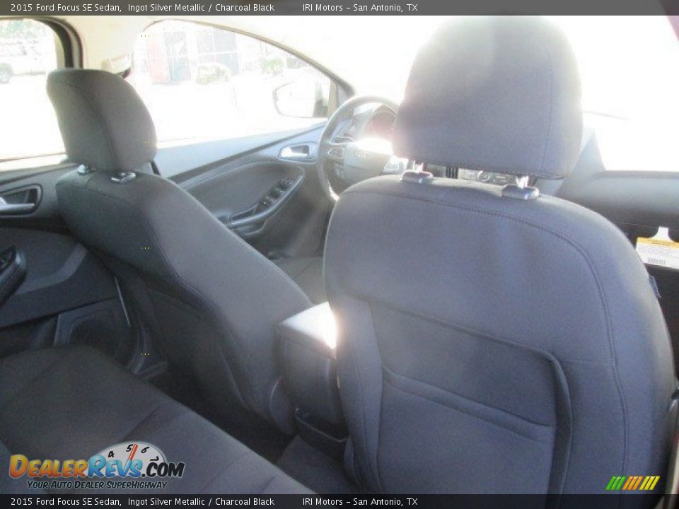 2015 Ford Focus SE Sedan Ingot Silver Metallic / Charcoal Black Photo #16