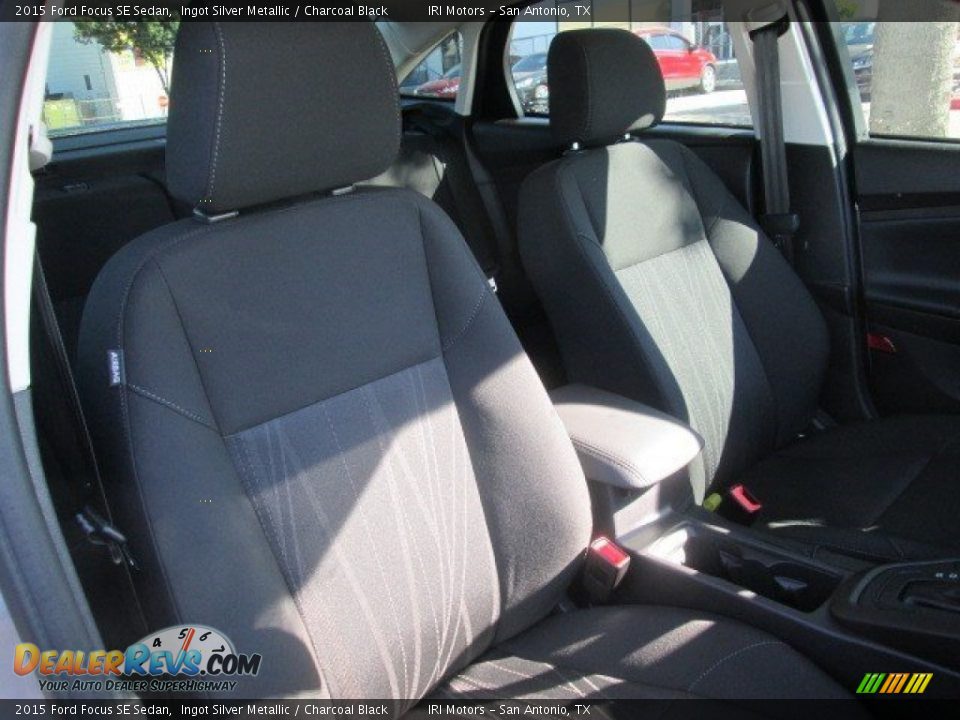 2015 Ford Focus SE Sedan Ingot Silver Metallic / Charcoal Black Photo #19