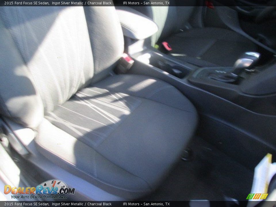 2015 Ford Focus SE Sedan Ingot Silver Metallic / Charcoal Black Photo #20