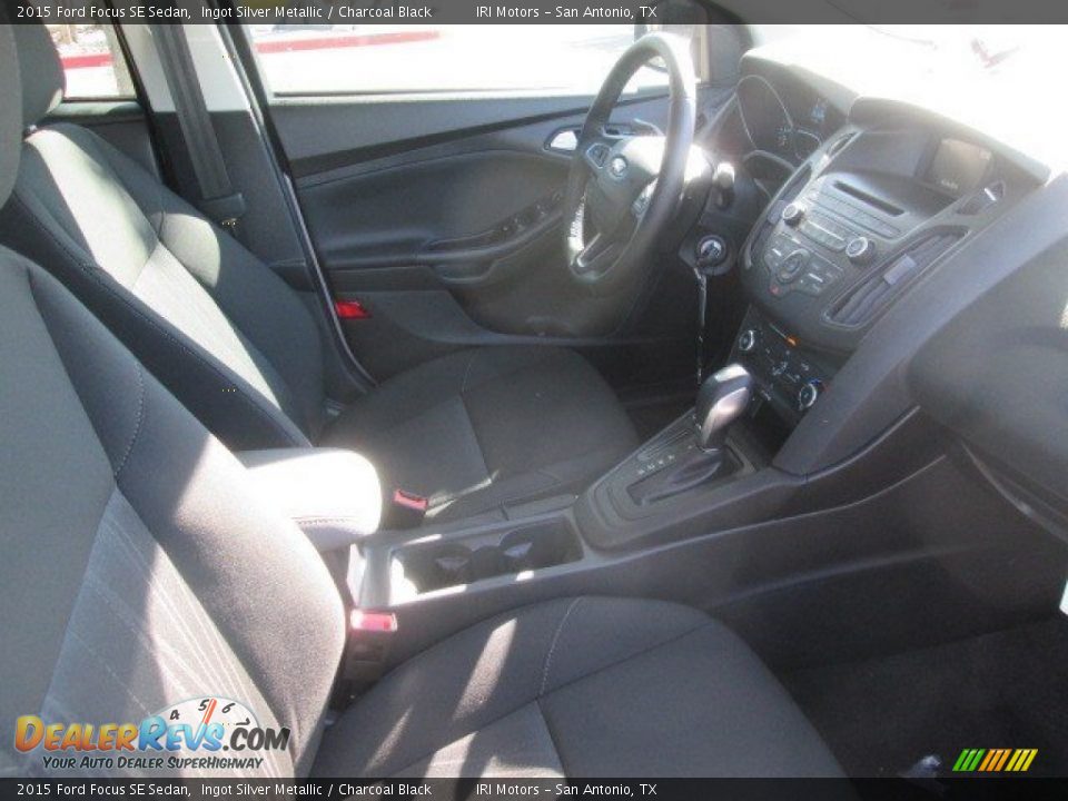 2015 Ford Focus SE Sedan Ingot Silver Metallic / Charcoal Black Photo #21