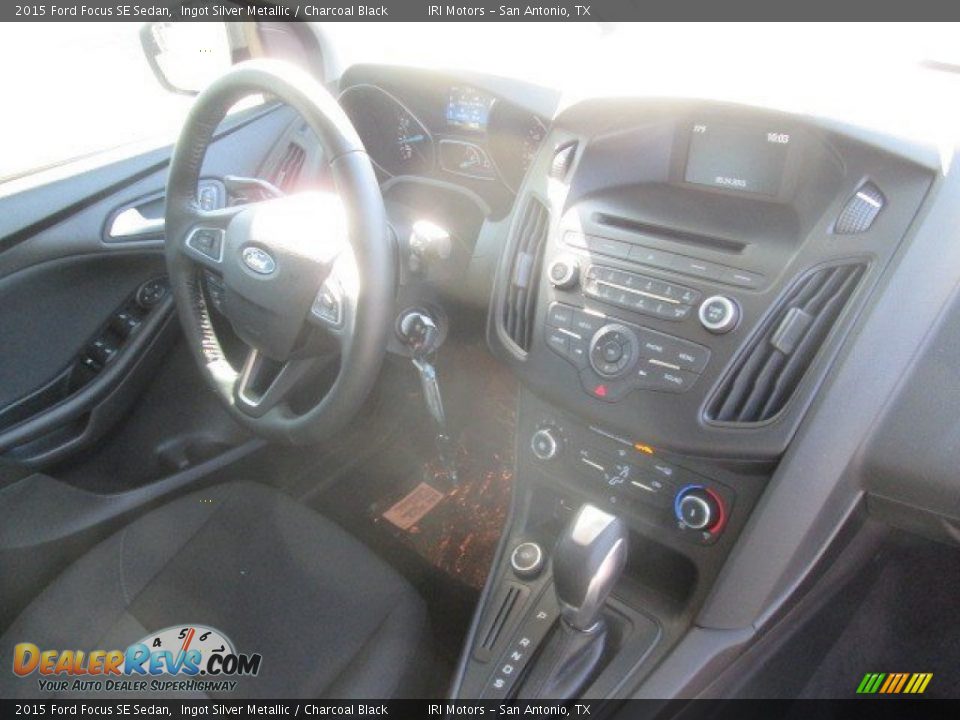 2015 Ford Focus SE Sedan Ingot Silver Metallic / Charcoal Black Photo #22