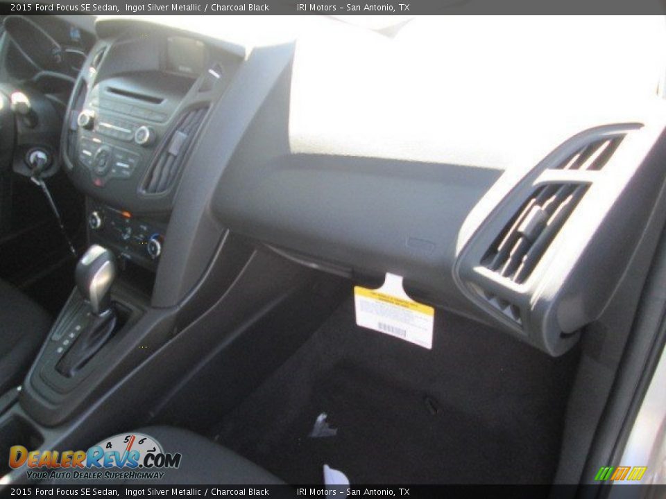 2015 Ford Focus SE Sedan Ingot Silver Metallic / Charcoal Black Photo #24
