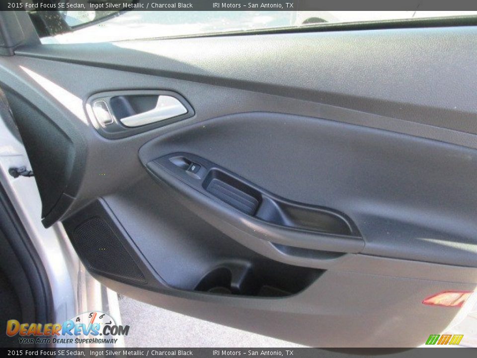 2015 Ford Focus SE Sedan Ingot Silver Metallic / Charcoal Black Photo #25