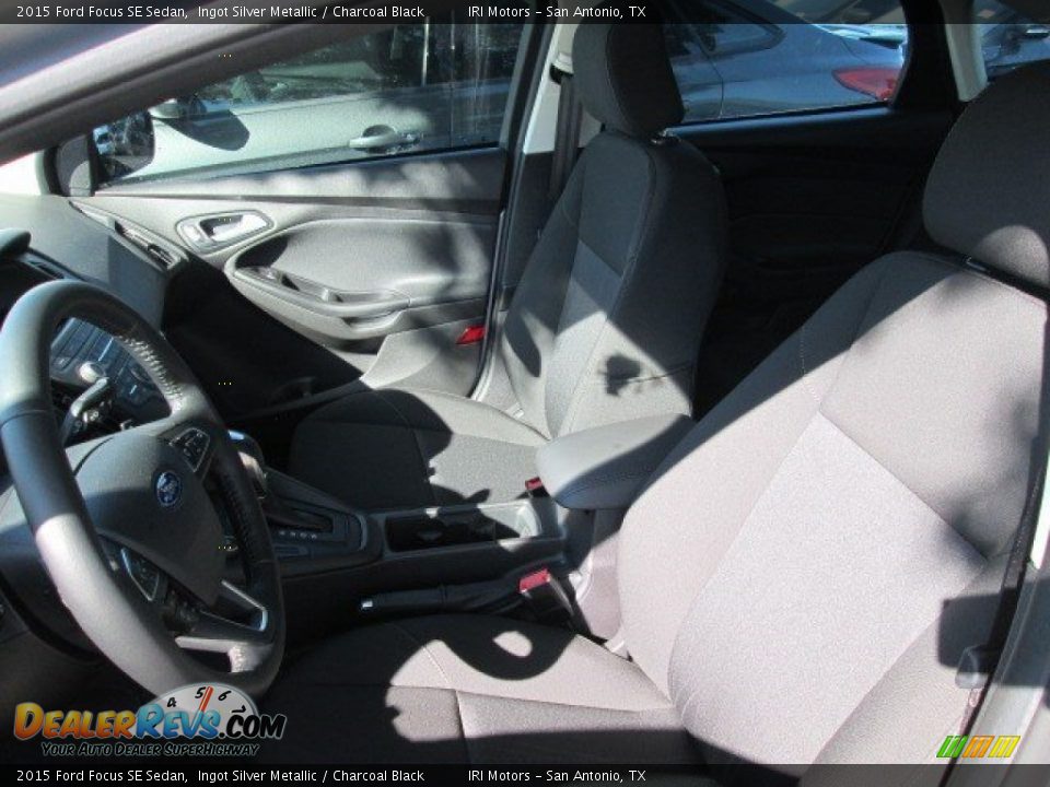 2015 Ford Focus SE Sedan Ingot Silver Metallic / Charcoal Black Photo #28