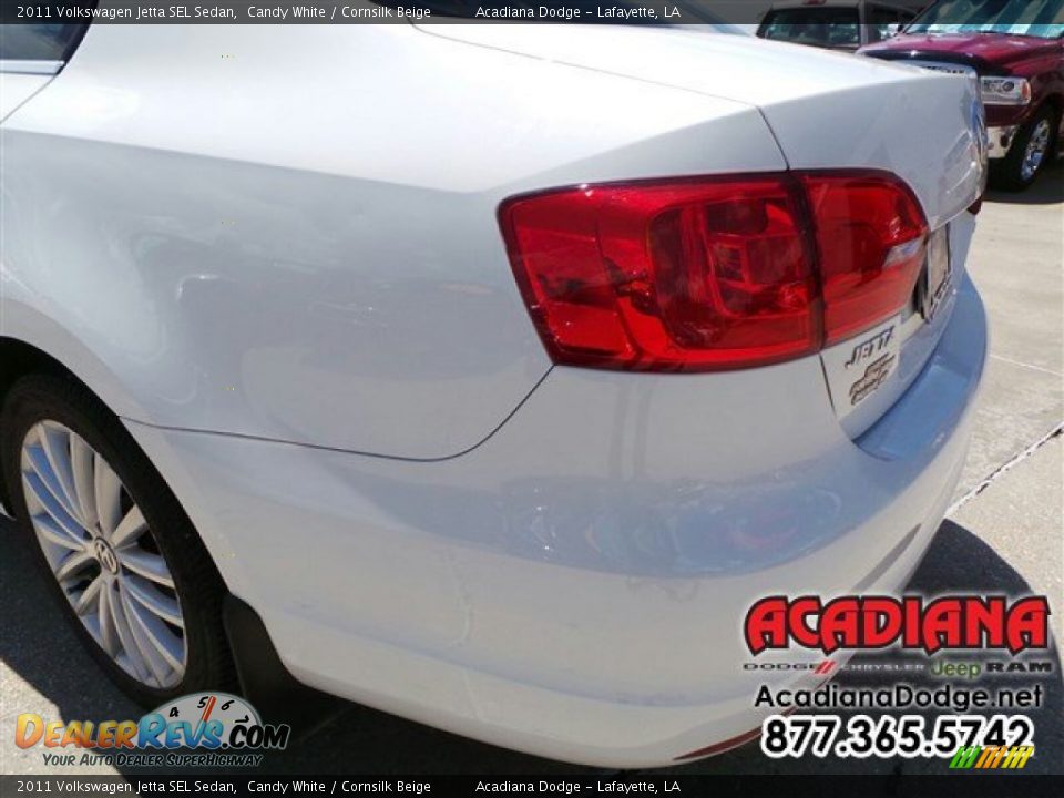 2011 Volkswagen Jetta SEL Sedan Candy White / Cornsilk Beige Photo #5
