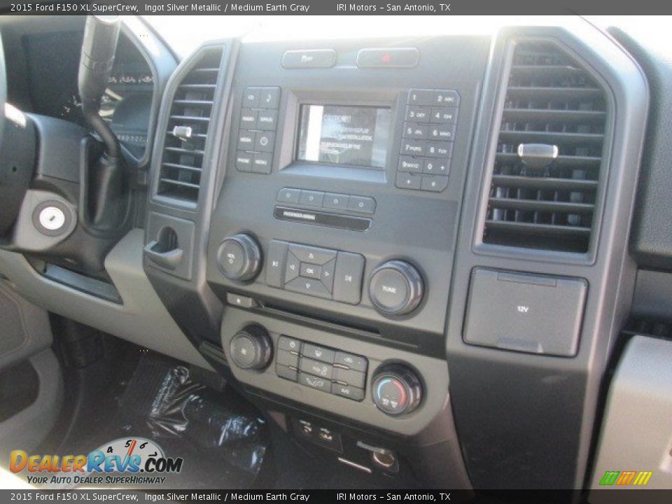 2015 Ford F150 XL SuperCrew Ingot Silver Metallic / Medium Earth Gray Photo #24