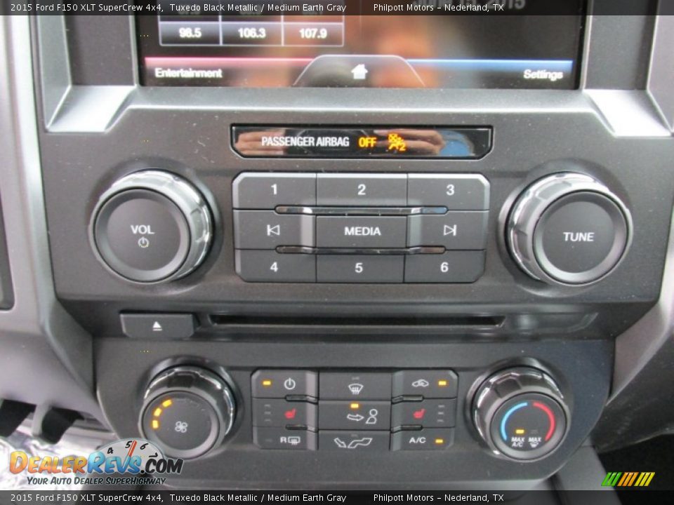 2015 Ford F150 XLT SuperCrew 4x4 Tuxedo Black Metallic / Medium Earth Gray Photo #29
